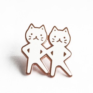 Aggressive Kitty Twins Pins Badges Hard Hard Badges Pins ที่กำหนดเอง