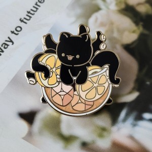 Cartoon Fashionable Bulk Transparent Glass Girl Hard Anime Metal Pin Custom Logo Made Enamel Pin Manufacture